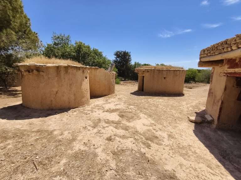 History. Ein Besuch im Prähistorischen Dorf Lempa: Eine Reise in die Vergangenheit