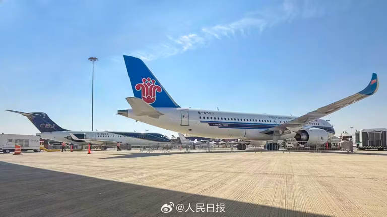 Chinesische COMAC-Jets feiern internationale Premiere: C919 und C909 auf der Dubai Airshow – Konkurrenz für Boeing & Airbus?