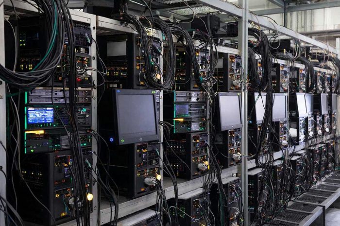 Cardano-Gründer verrät: So können Bitcoin-Miner mit KI ihre Einnahmen steigern