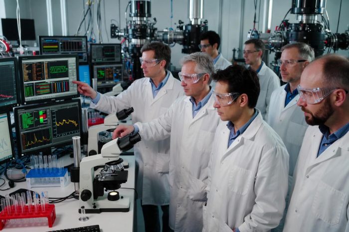 Neue Energie aus dem Mikrokosmos: NCFM-Forscher jagen Quarks und Vakuum-Energie