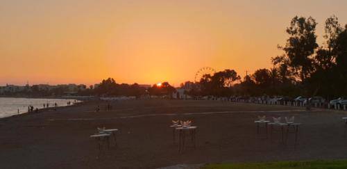 Paphos Juni 2019 - Sonnenuntergang auf Rikkos Beach. Zypern