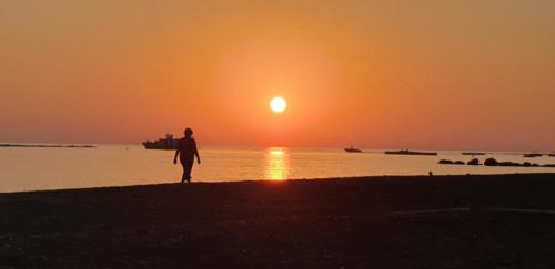 Sonnen Untergang am Geroskipue Beach in Paphos 2019. 